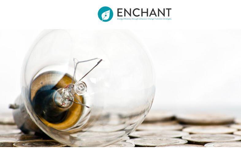 foto av lyspære som ligger oppå penger med Enchant-logoen på toppen - Klikk for stort bilde